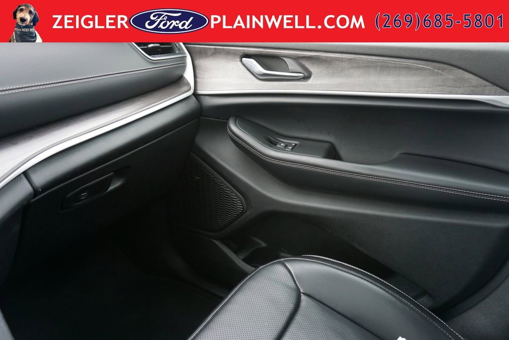 Used 2024 Jeep Grand Cherokee L Limited w/ Luxury Tech Group II AWD/4WD image 38