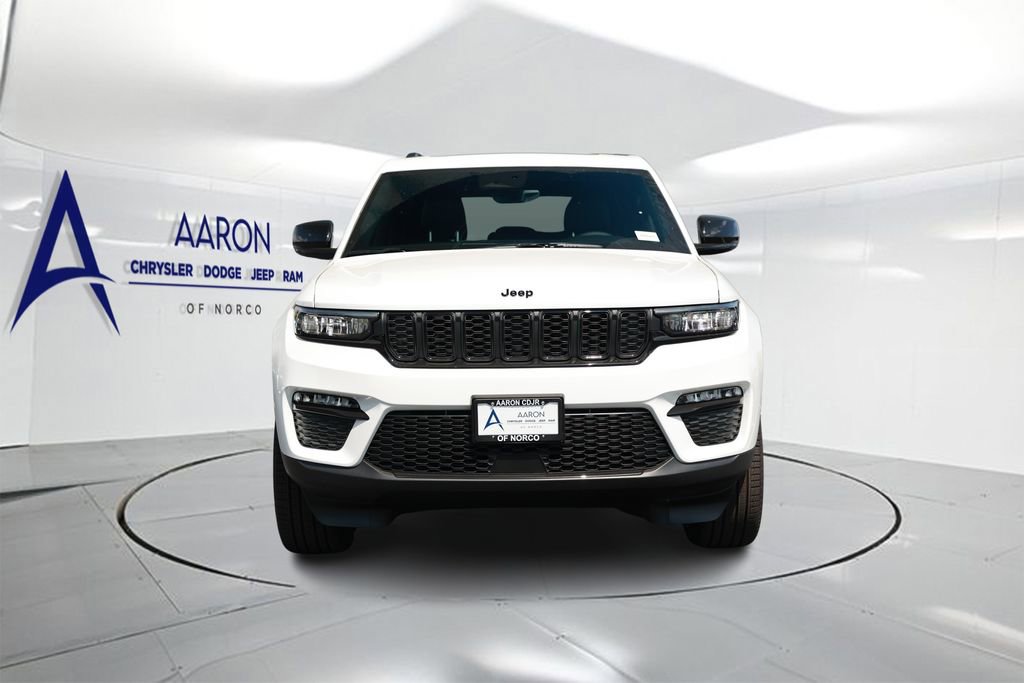New 2025 Jeep Grand Cherokee Limited w/ Black Appearance Package image 4
