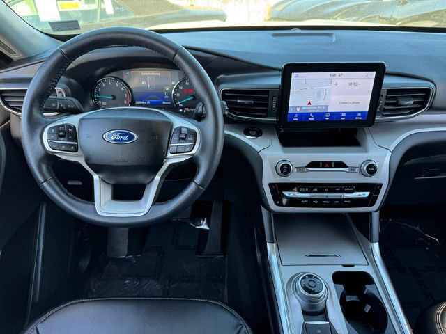 Used 2023 Ford Explorer XLT w/ Equipment Group 202A image 4