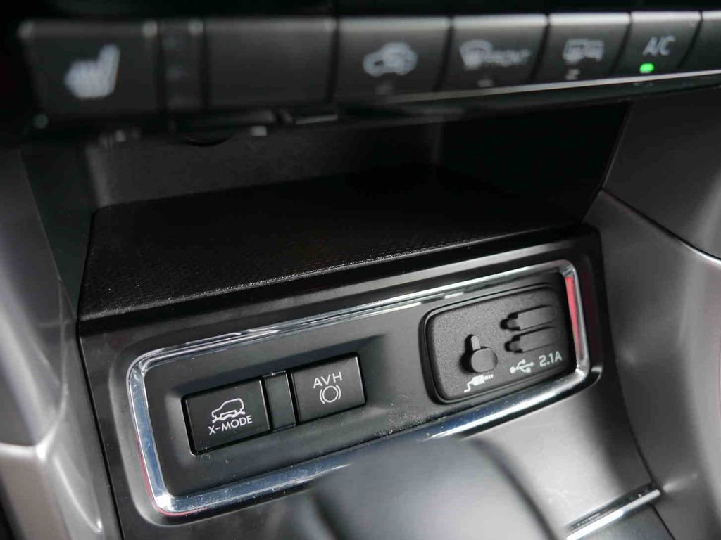 Used 2022 Subaru Ascent Limited image 32