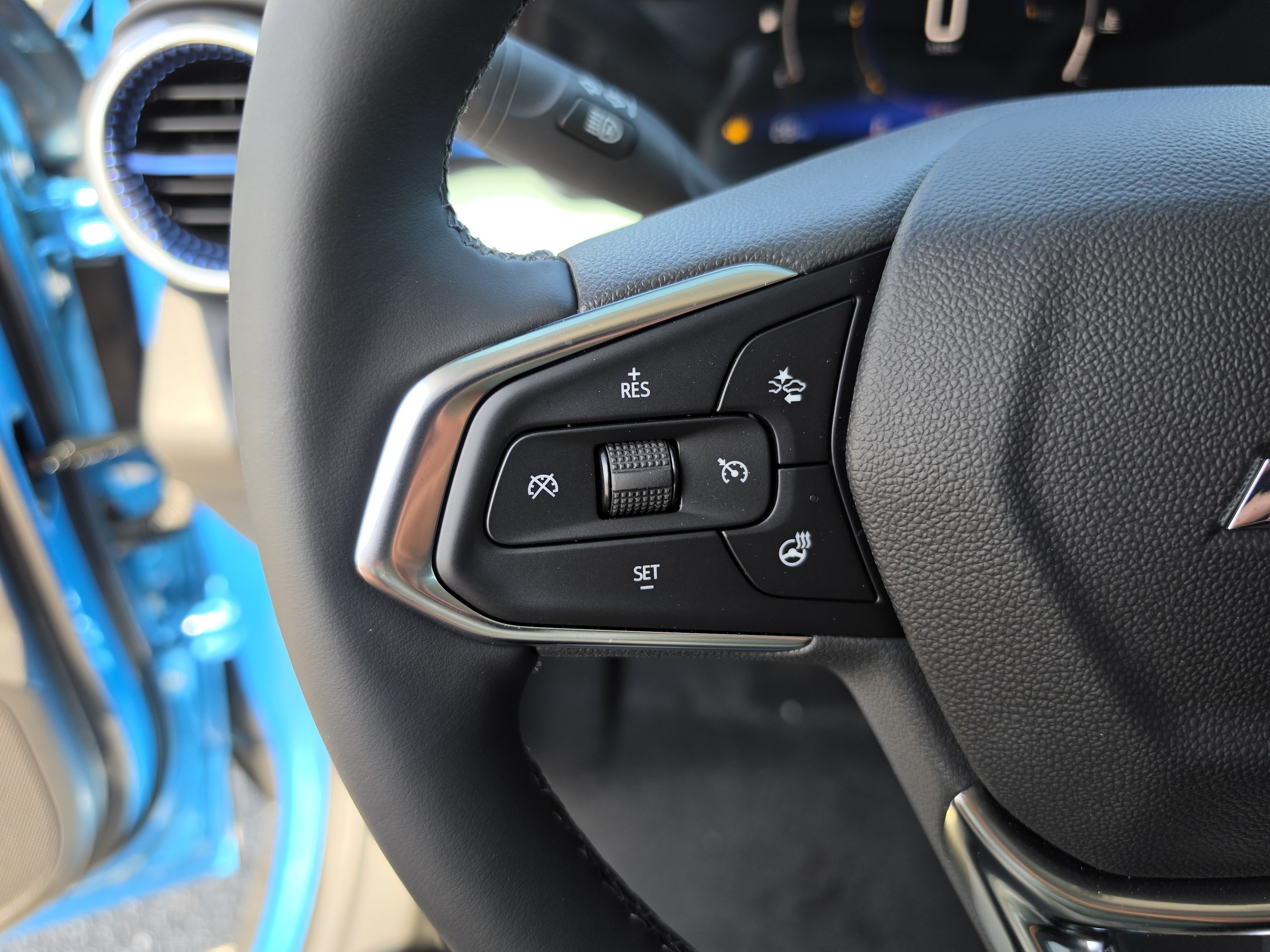 New 2026 Chevrolet Trax LT w/ Sunroof Package FWD image 33