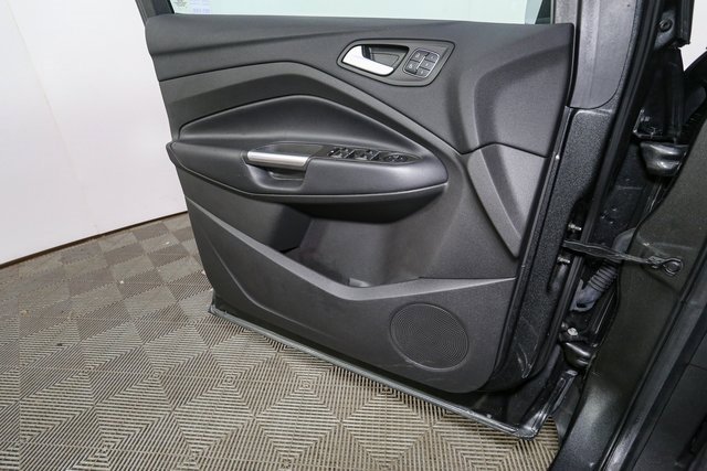 Used 2019 Ford Escape Titanium image 34