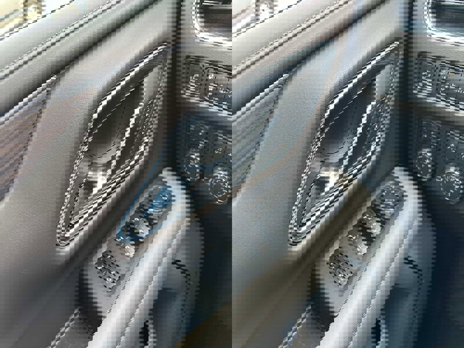 Used 2023 Chevrolet Tahoe LT image 32