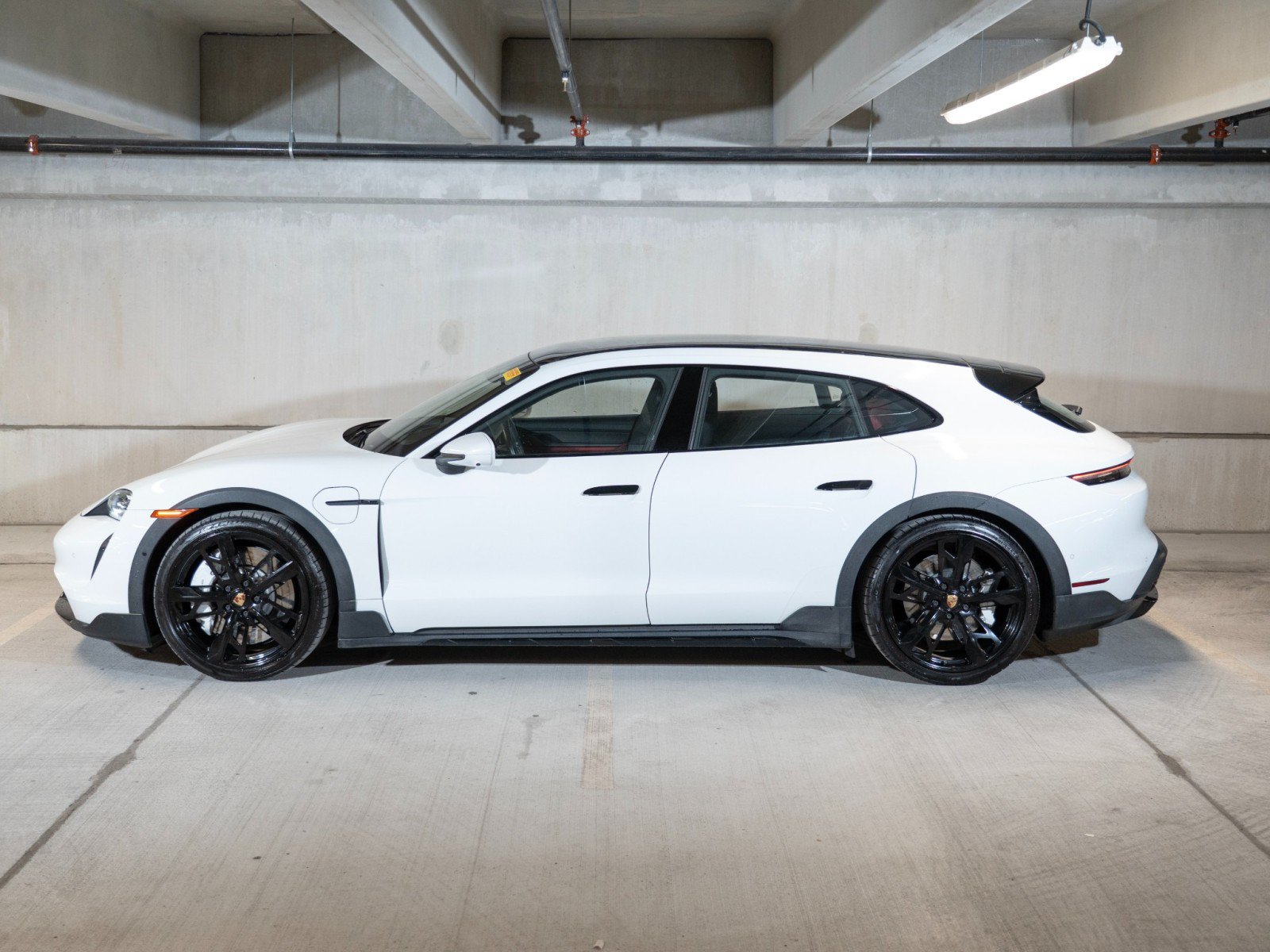 Certified 2022 Porsche Taycan Cross Turismo AWD/4WD image 2
