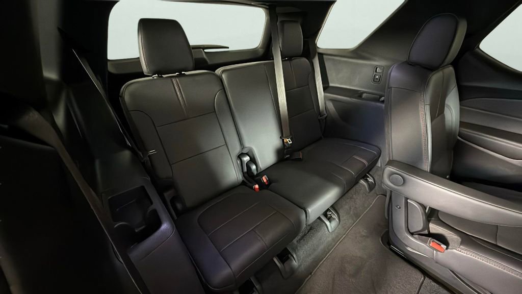 Used 2023 Chevrolet Traverse RS image 29