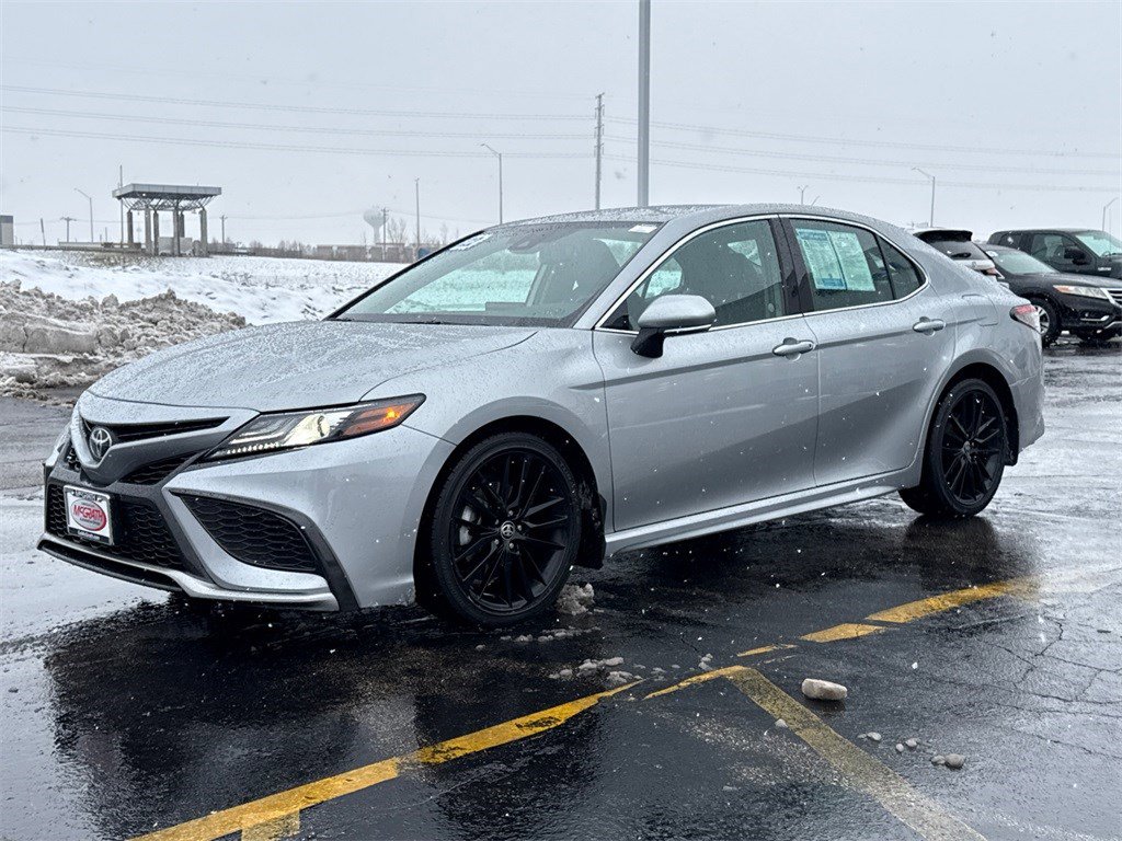 Used 2022 Toyota Camry XSE image 5