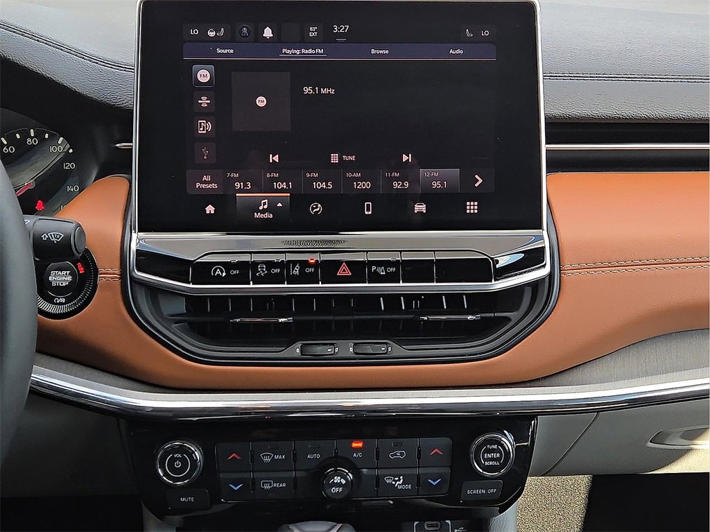 Used 2024 Jeep Compass Limited image 11