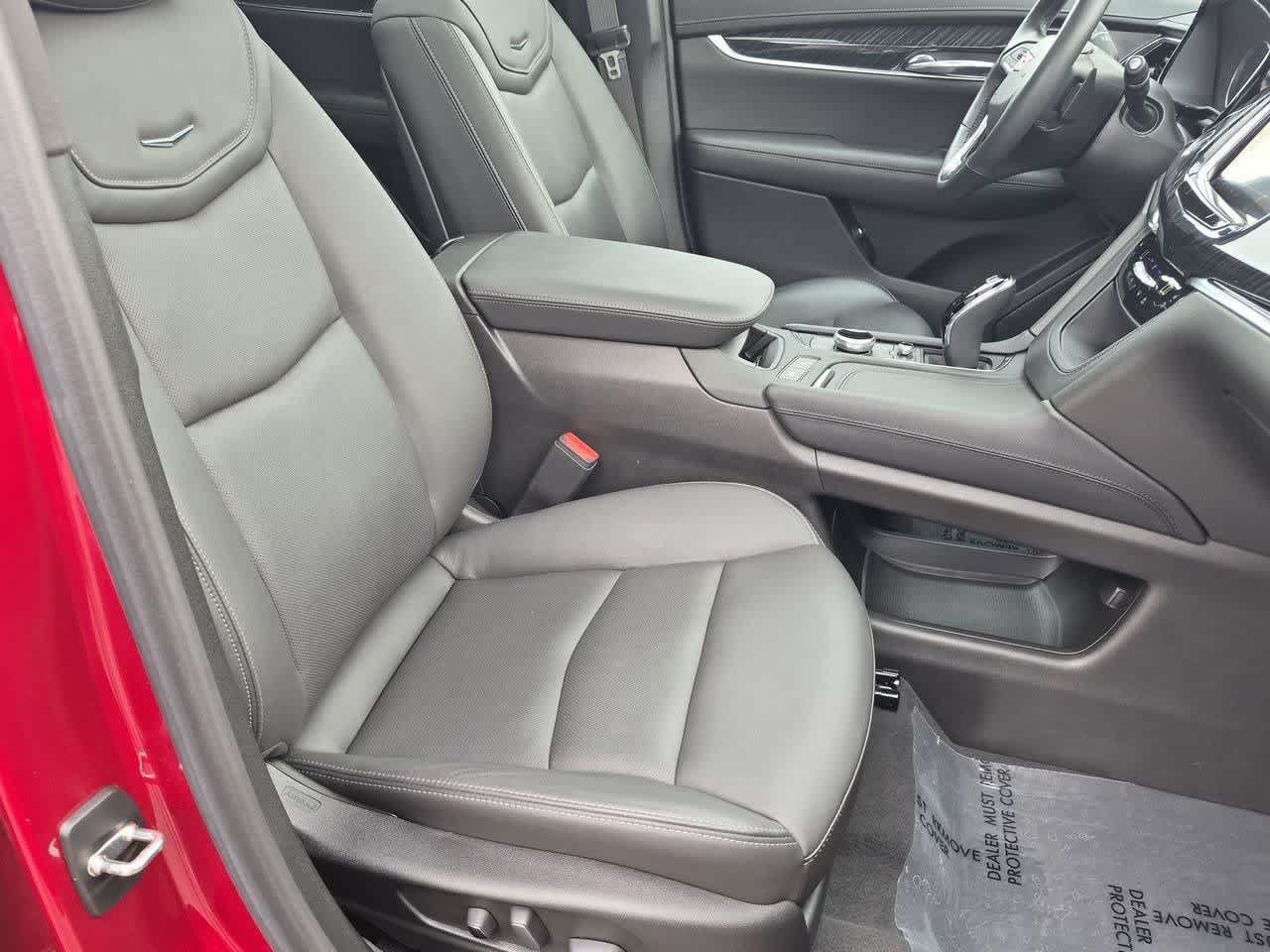 Used 2024 Cadillac XT6 Premium Luxury w/ LPO, Floor Liner Package AWD/4WD image 21