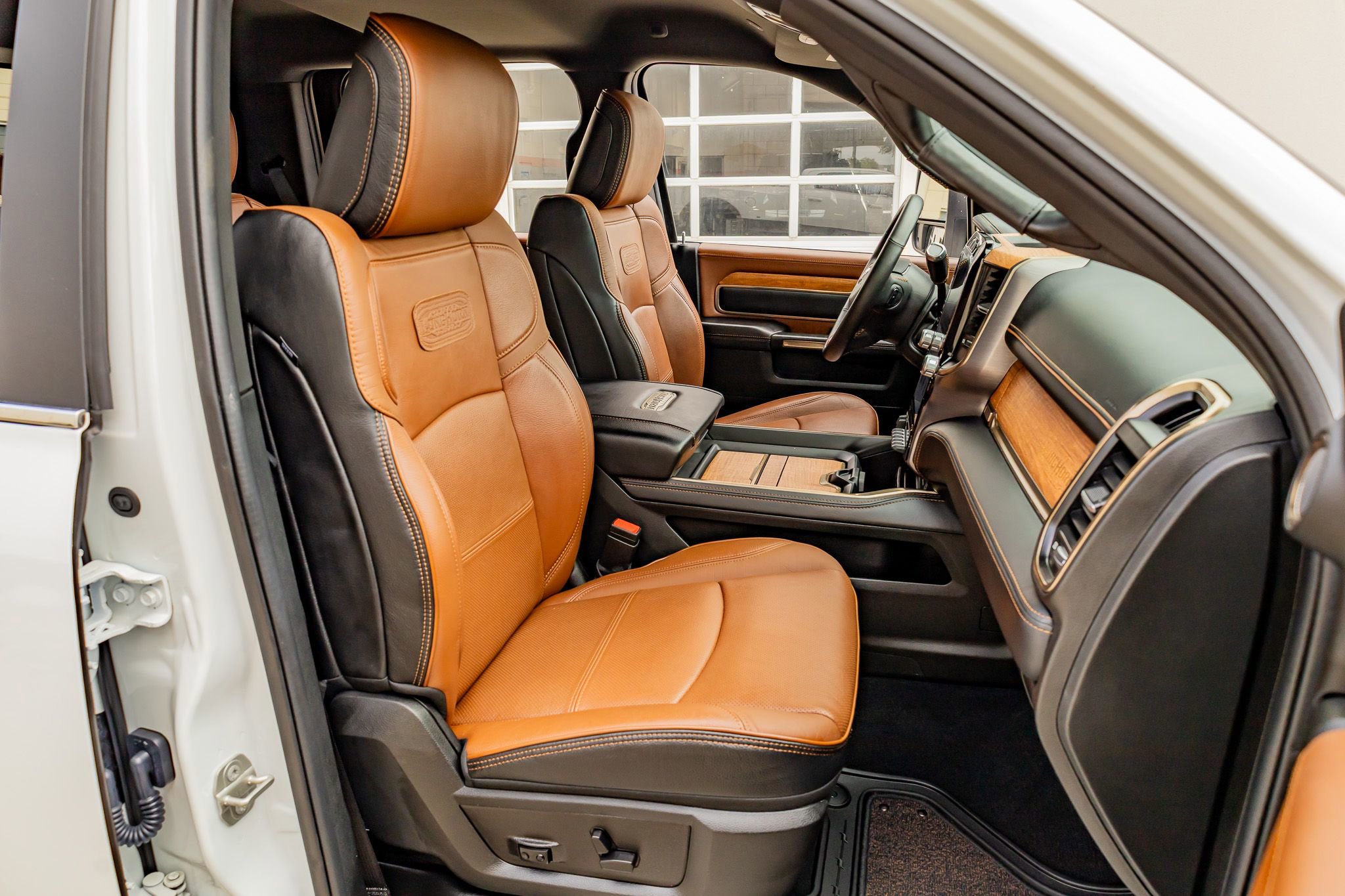 Used 2024 RAM 3500 Limited w/ Towing Technology Group image 31