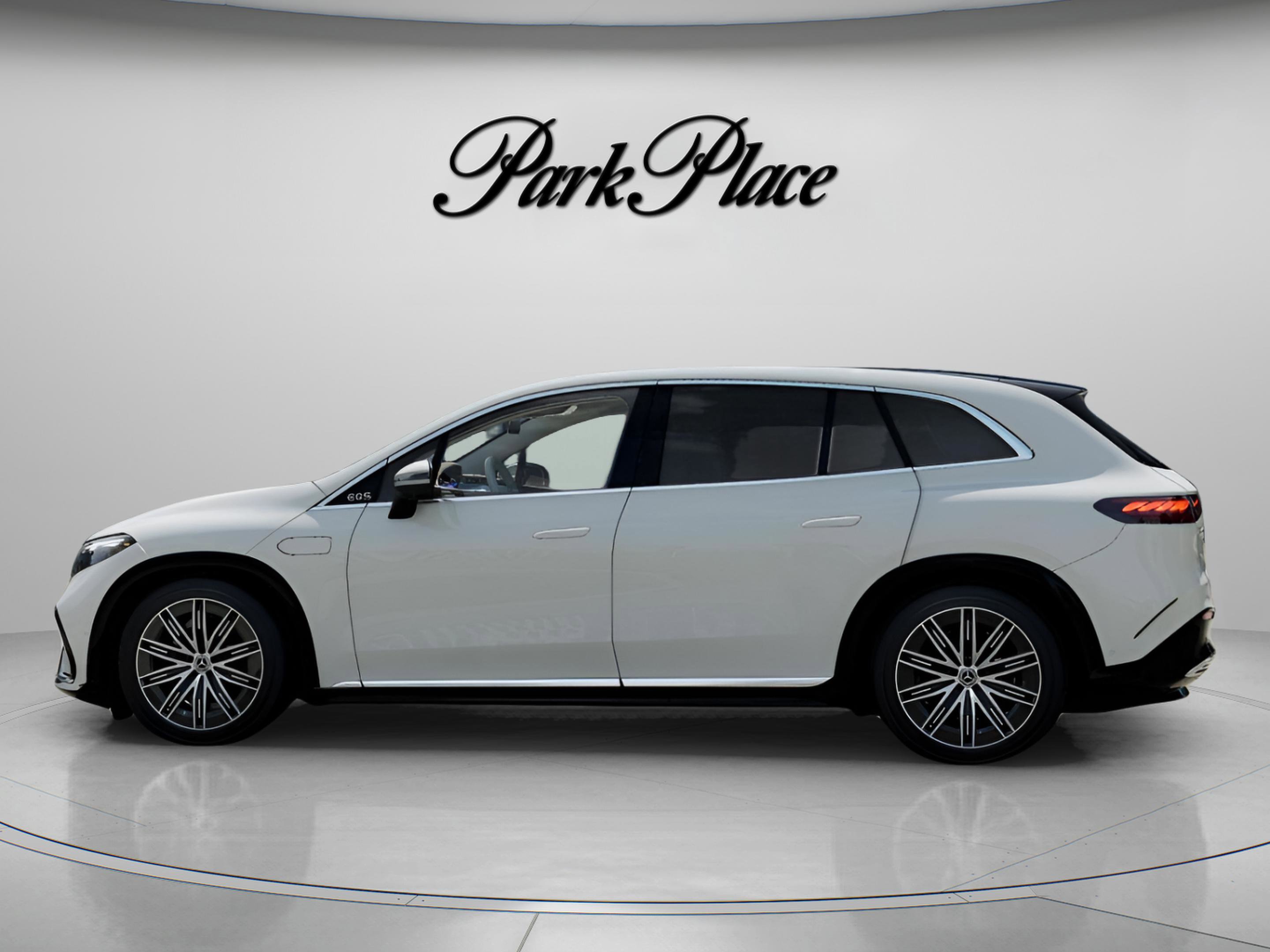 Used 2023 Mercedes-Benz EQS 580 4MATIC SUV image 8