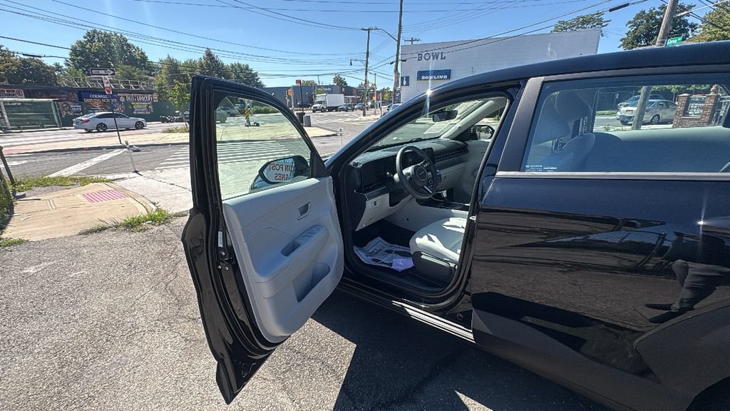 Used 2024 Hyundai Kona SE AWD/4WD image 10