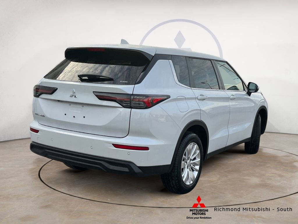 New 2026 Mitsubishi Outlander ES image 3