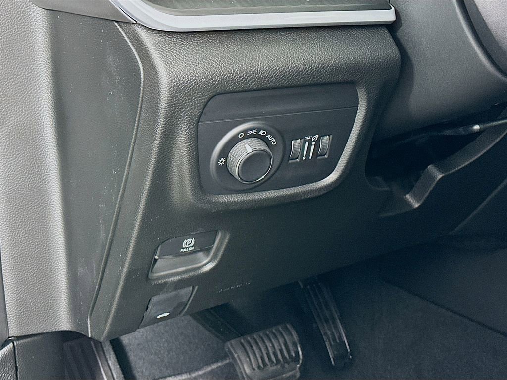 New 2025 Jeep Grand Cherokee L Laredo w/ Luxury Tech Group I image 14