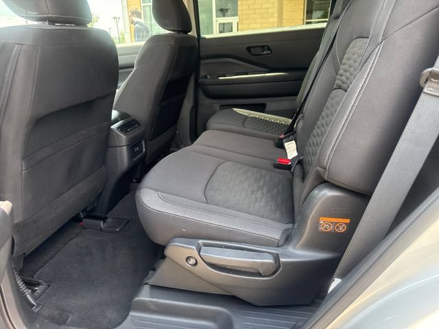 Used 2025 Nissan Pathfinder SV AWD/4WD image 19