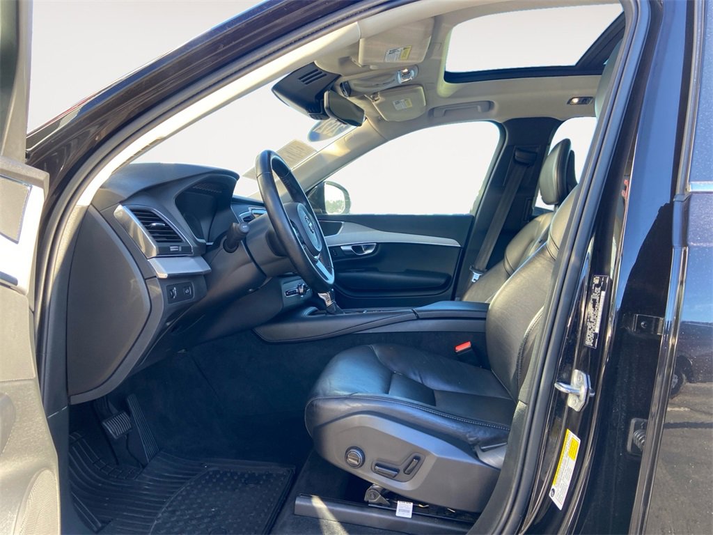 Used 2021 Volvo XC90 T5 Momentum image 9
