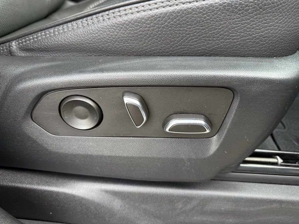 Used 2022 GMC Yukon XL Denali image 15