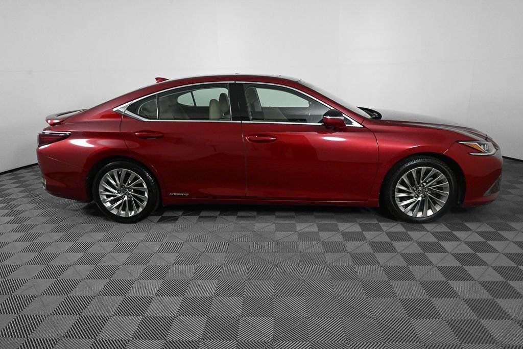 Used 2020 Lexus ES 300h w/ Accessory Package FWD image 23
