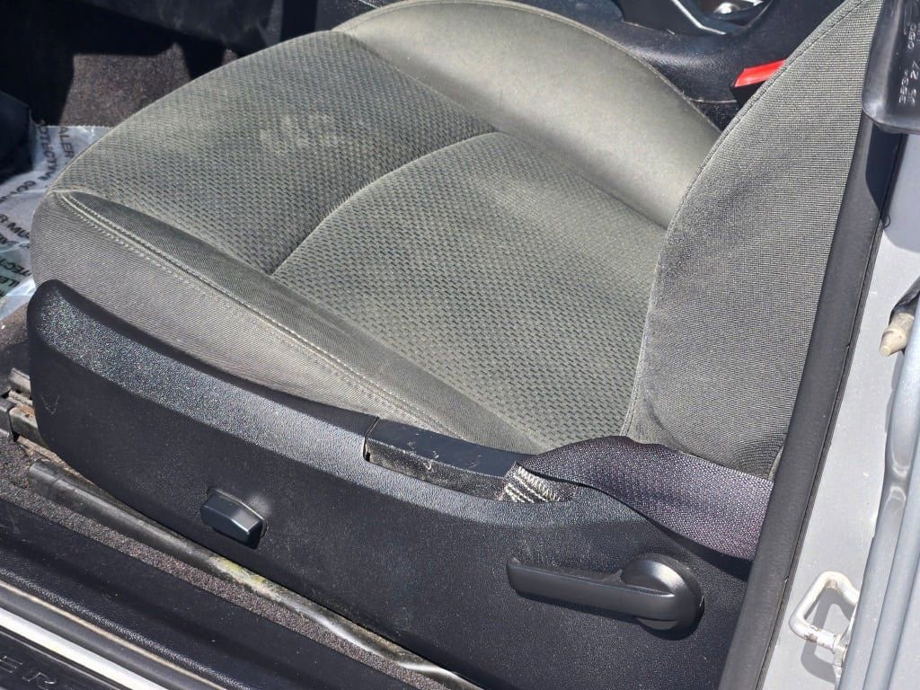 Used 2011 Chrysler 200 Touring FWD image 16