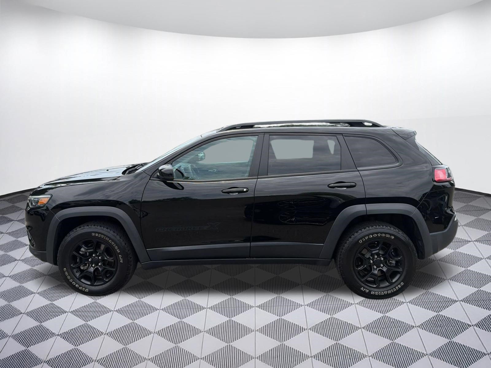 Used 2022 Jeep Cherokee Latitude w/ Sun & Sound Group AWD/4WD image 2