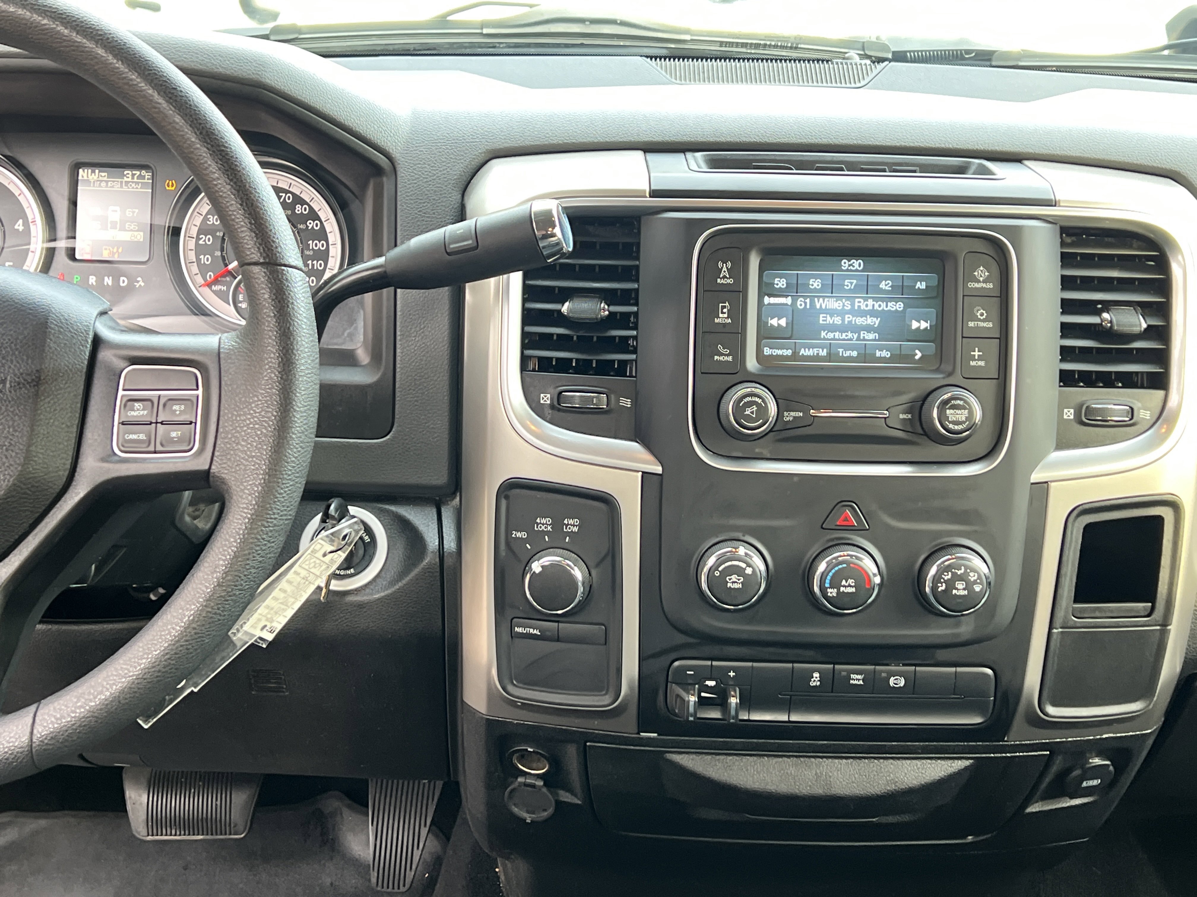 Used 2018 RAM 2500 SLT image 29