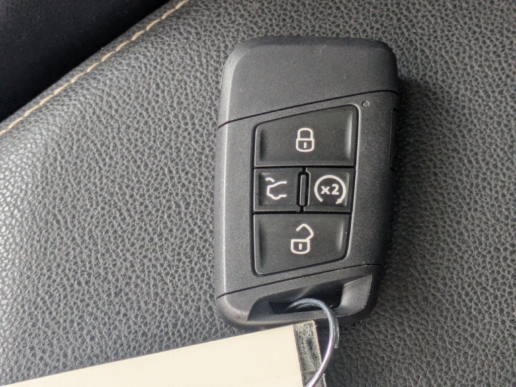 Used 2025 Volkswagen Jetta SE FWD image 36
