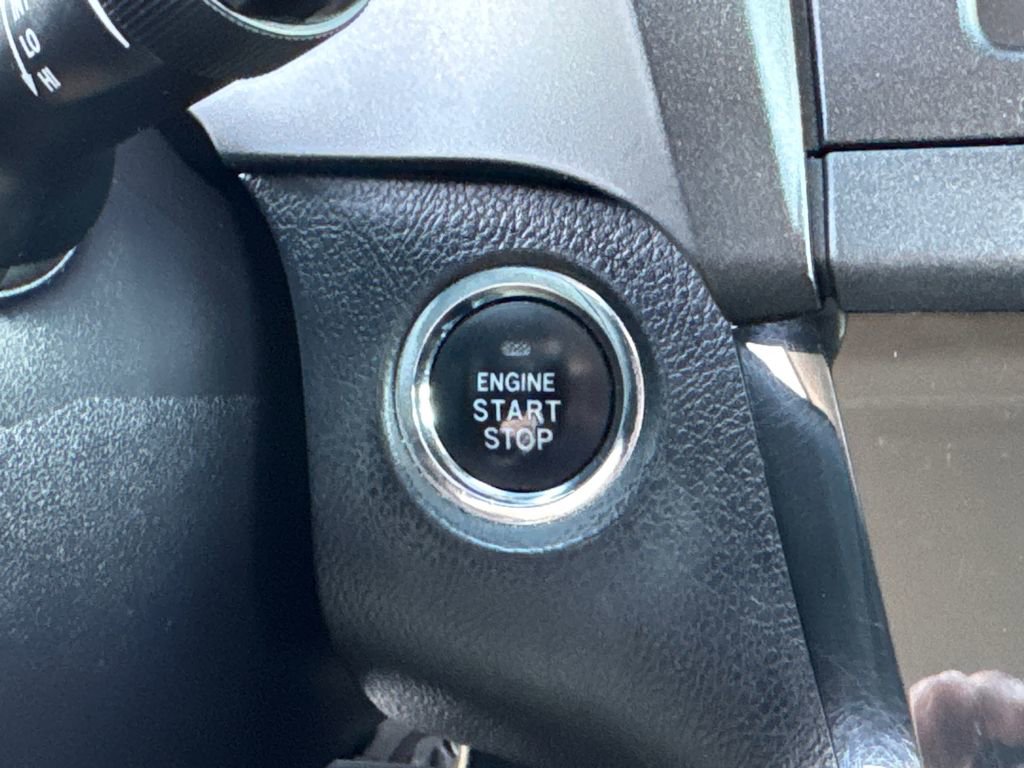 Used 2017 Toyota Sienna SE Premium image 31