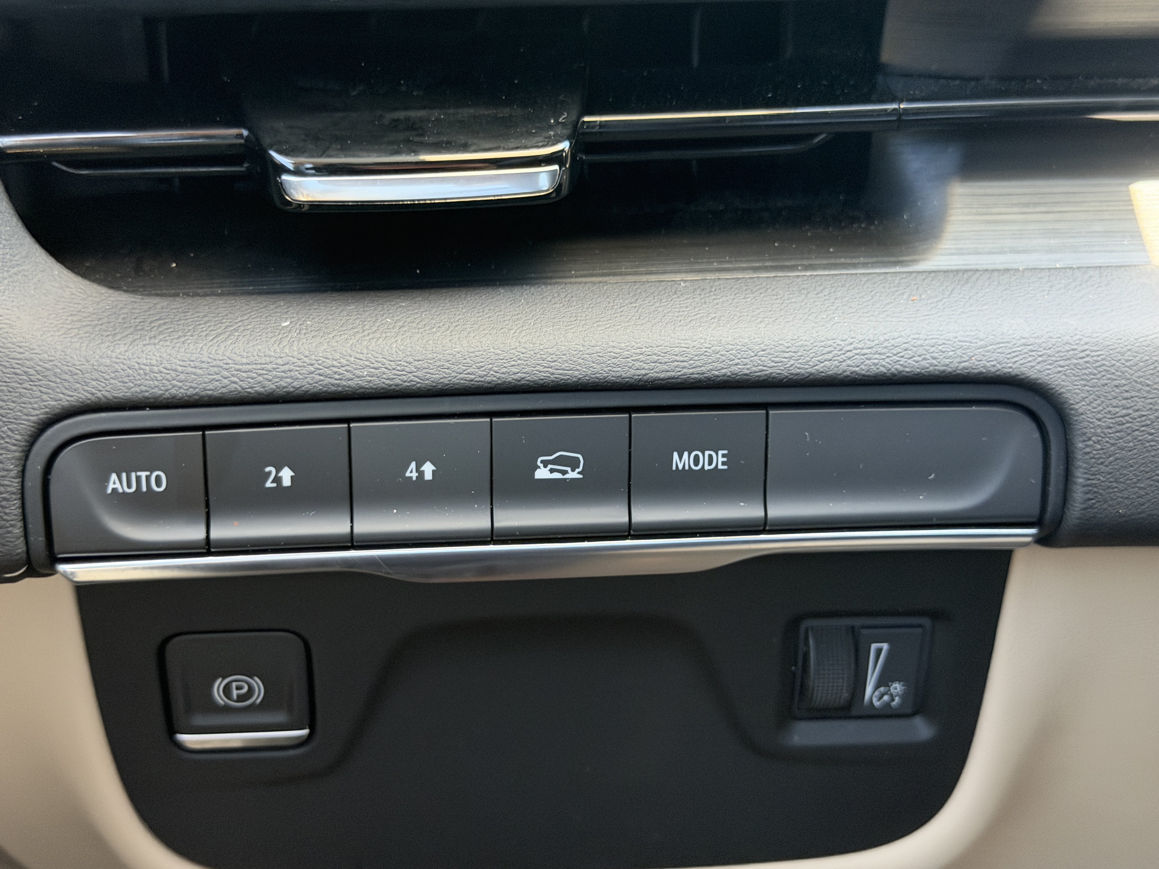 Certified 2023 Cadillac Escalade Premium Luxury AWD/4WD image 28