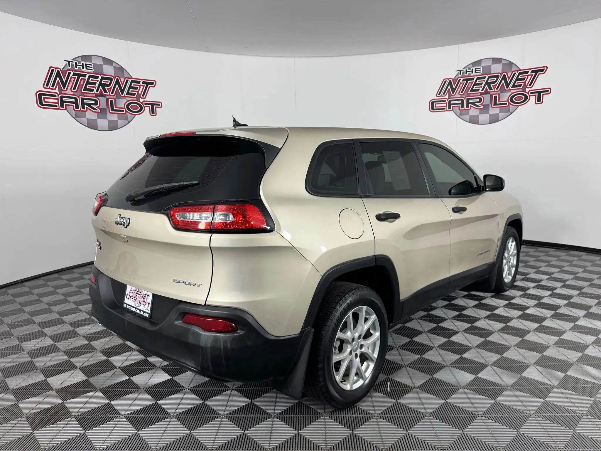 Used 2015 Jeep Cherokee Sport image 7