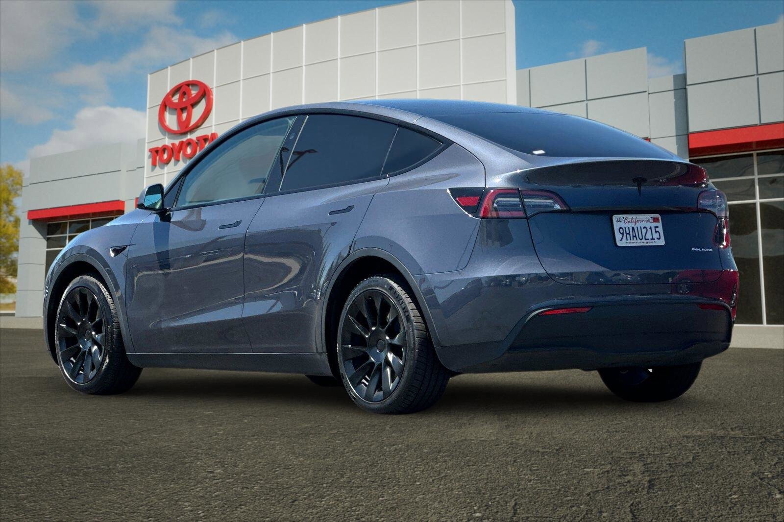 Used 2023 Tesla Model Y Long Range AWD/4WD image 5
