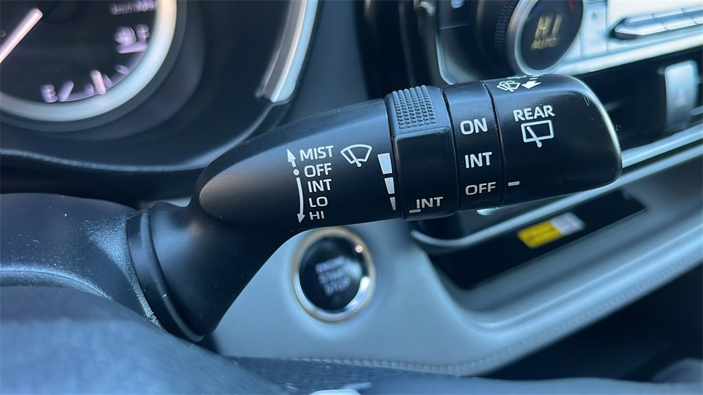 Used 2023 Toyota Highlander XLE image 32