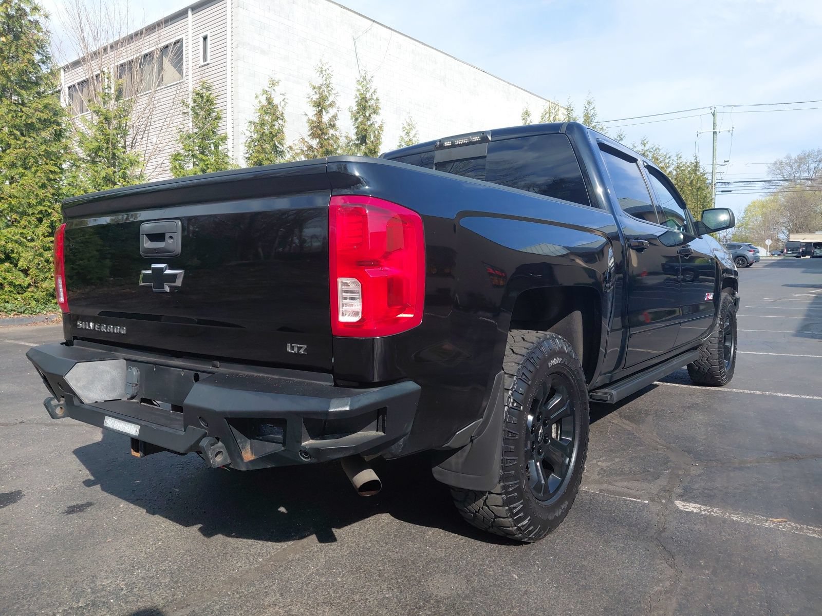 Used 2017 Chevrolet Silverado 1500 LTZ Z71 w/ LTZ Plus Package AWD/4WD image 32