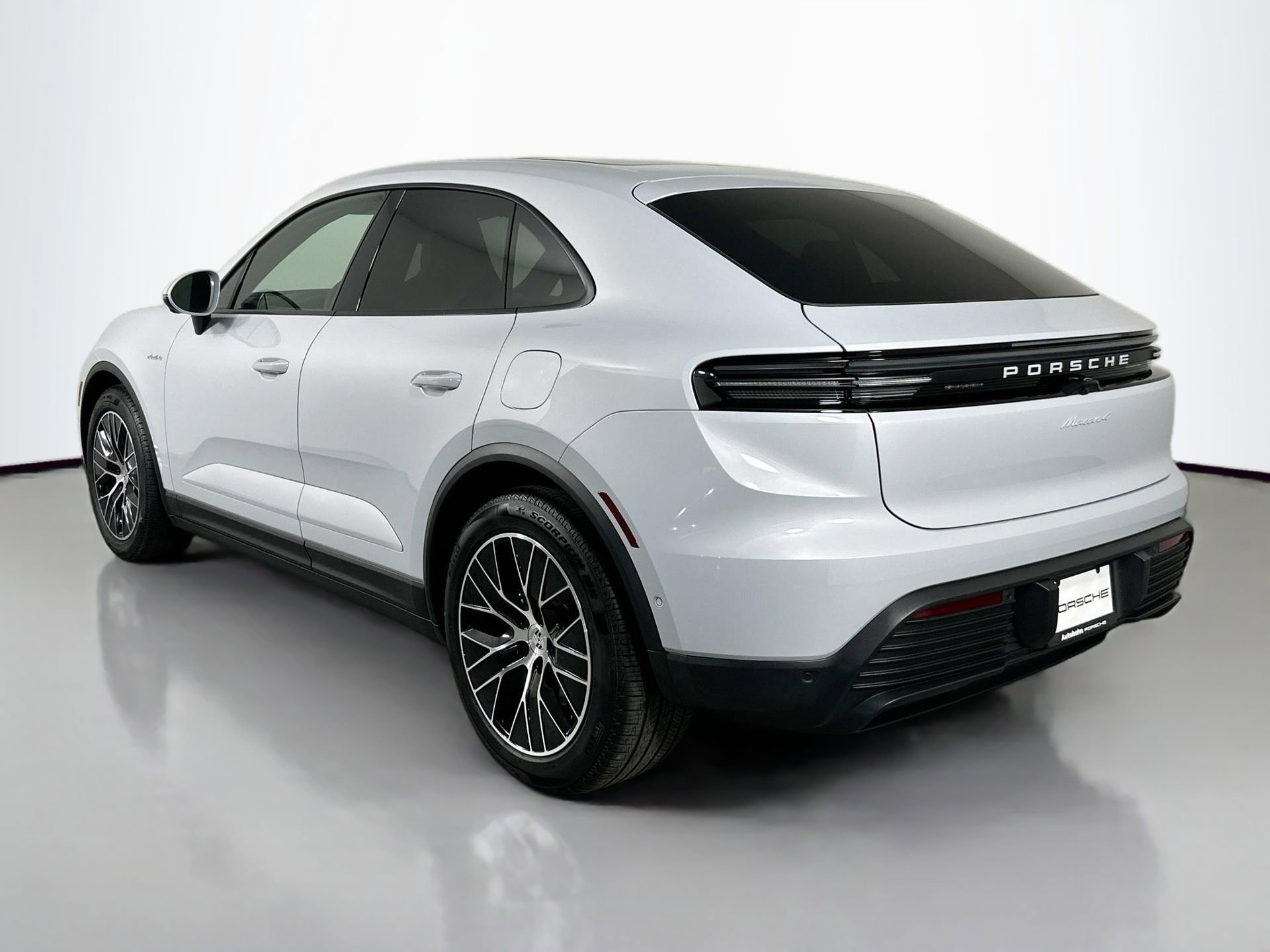 Certified 2025 Porsche Macan 4 Electric image 3