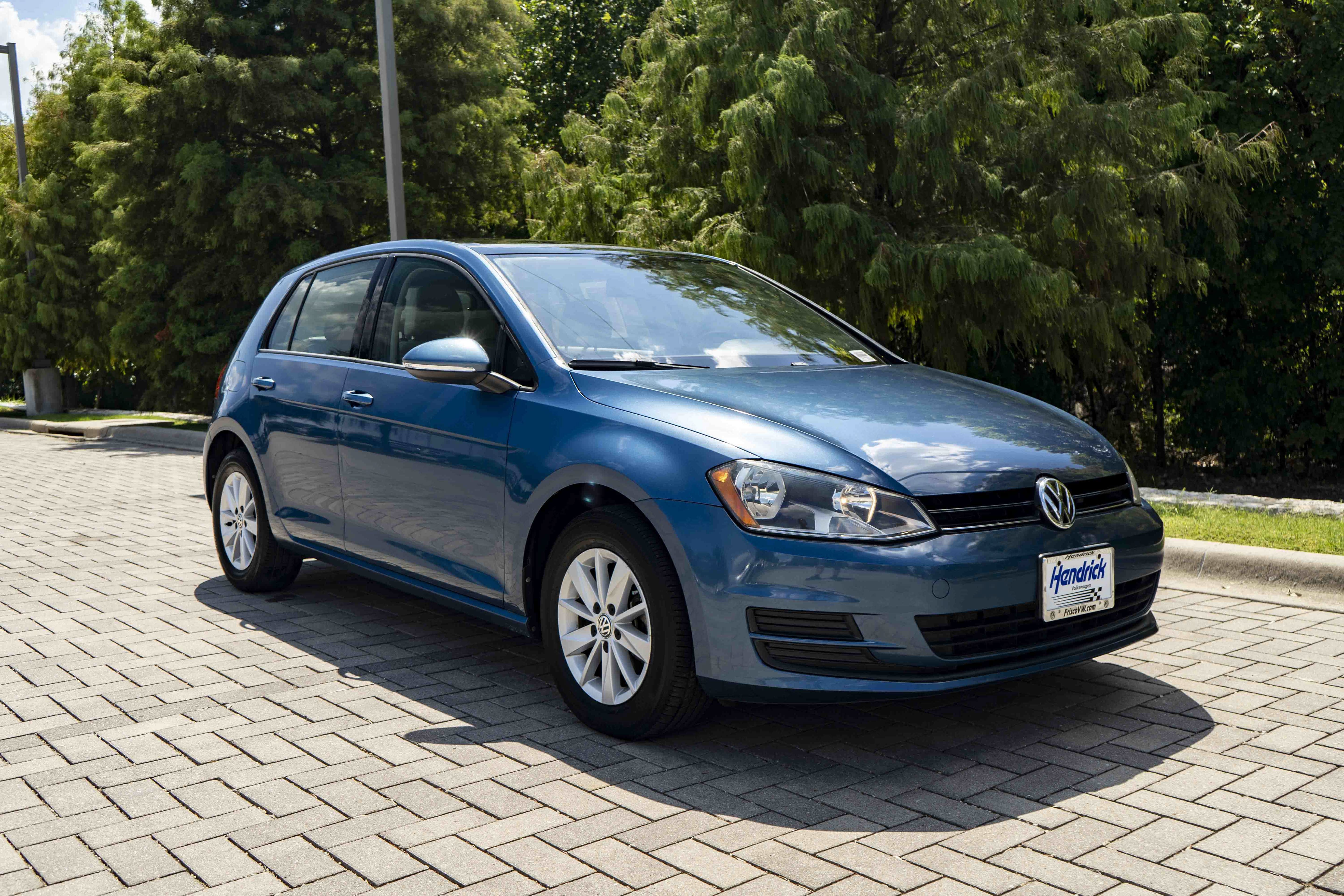 Used 2016 Volkswagen Golf S FWD image 2
