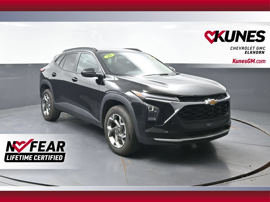 Used 2025 Chevrolet Trax LT FWD image 1