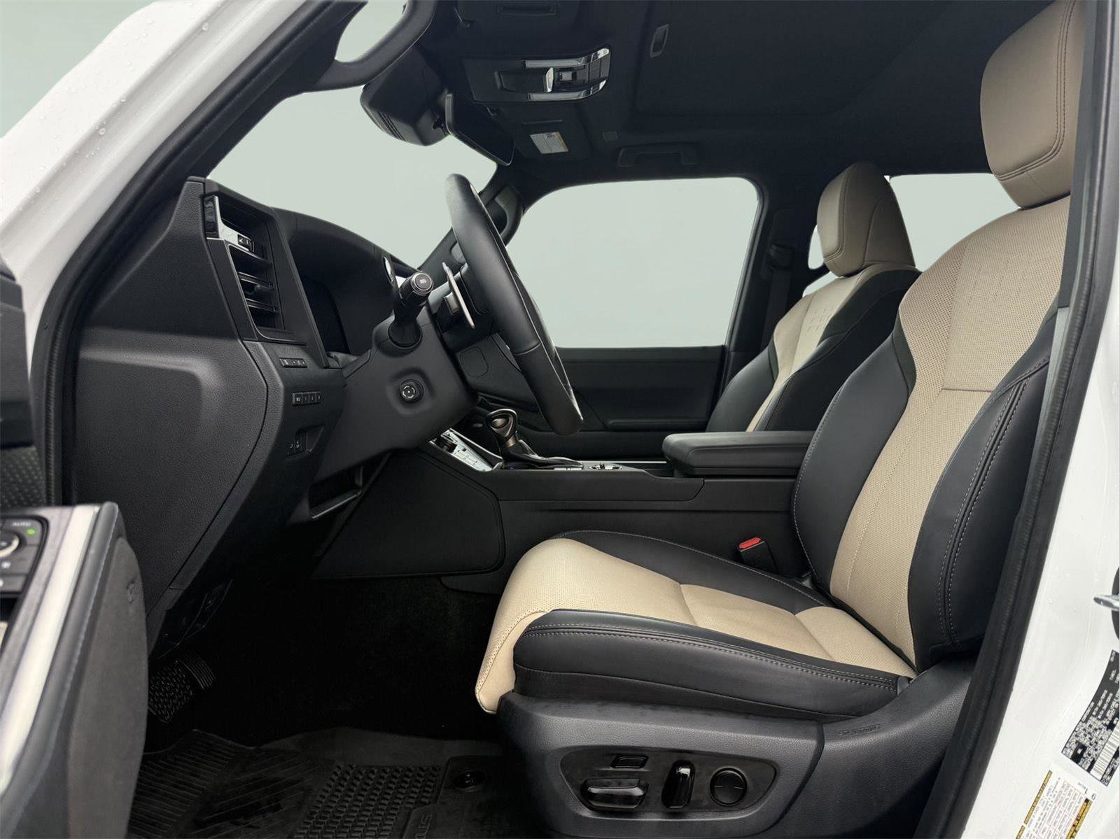 Used 2024 Lexus GX 550 image 11