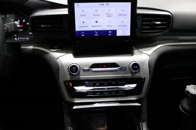 Used 2023 Ford Explorer XLT image 13