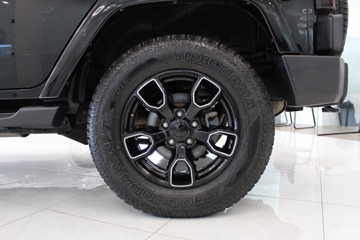 Used 2018 Jeep Wrangler Unlimited Sahara AWD/4WD image 26
