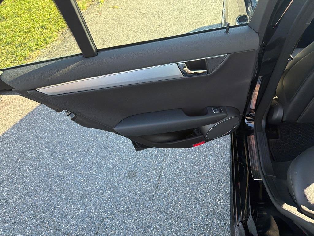 Used 2009 Mercedes-Benz C 300 4MATIC Sedan image 32