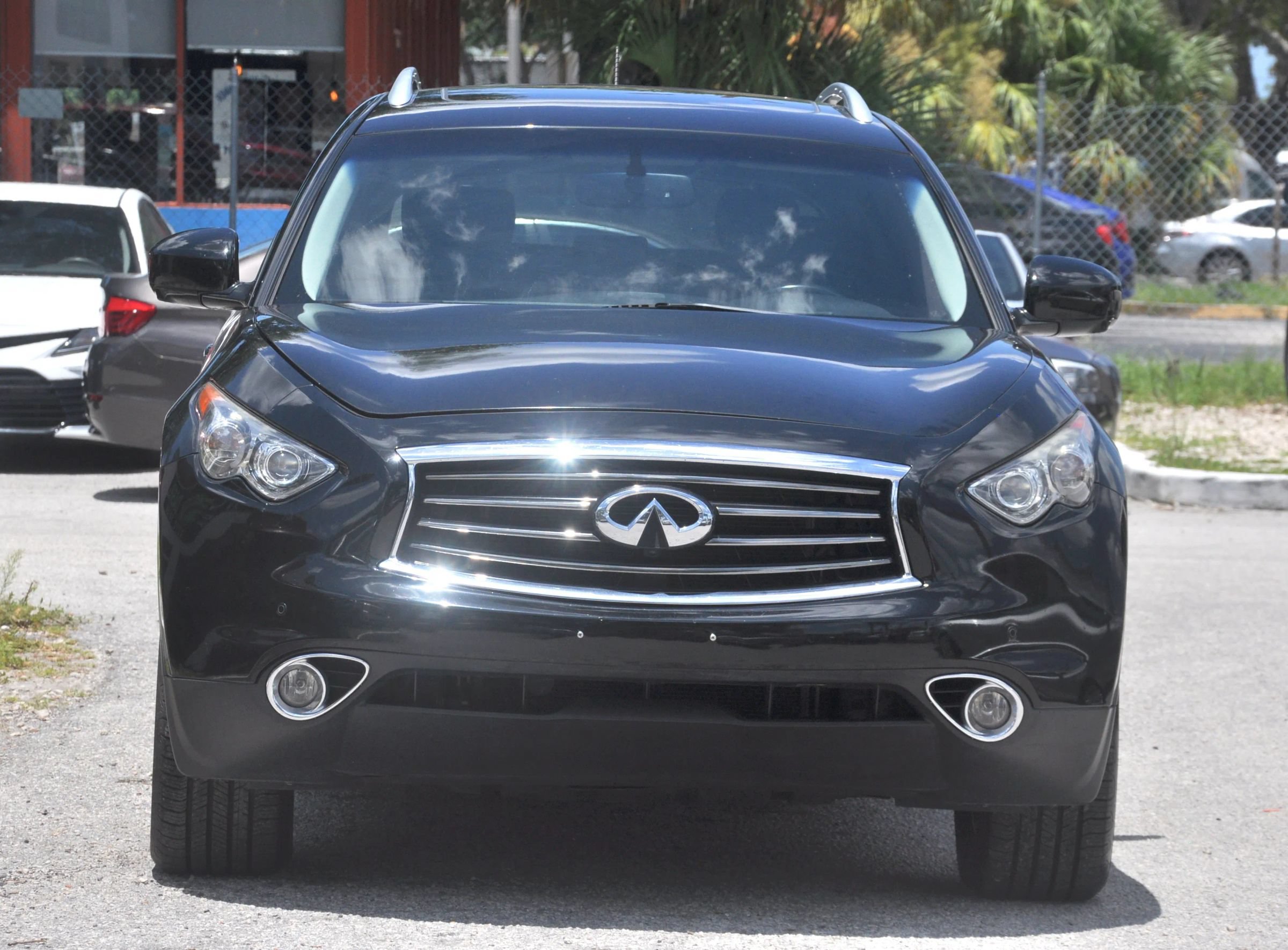 Used 2014 INFINITI QX70 AWD w/ Premium Package image 2