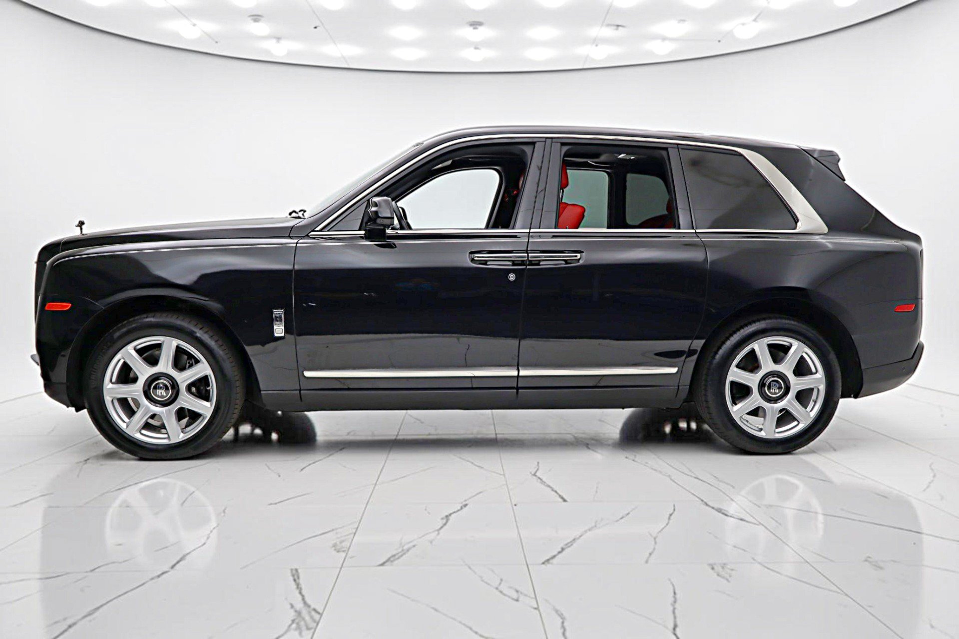 Used 2019 Rolls-Royce Cullinan AWD/4WD image 3