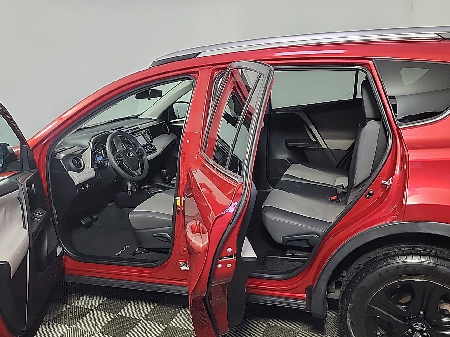 Used 2015 Toyota RAV4 LE image 16