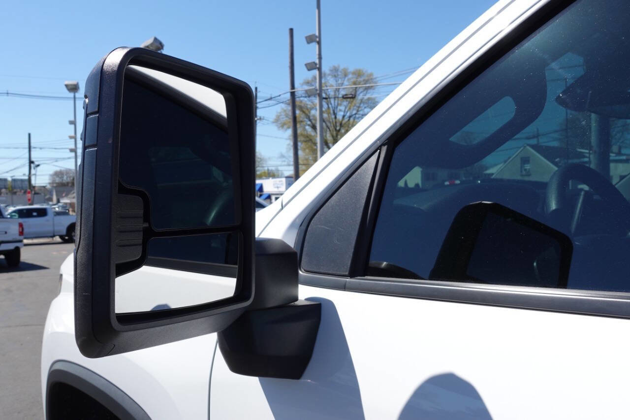 Used 2025 Chevrolet Silverado 2500 W/T AWD/4WD image 15
