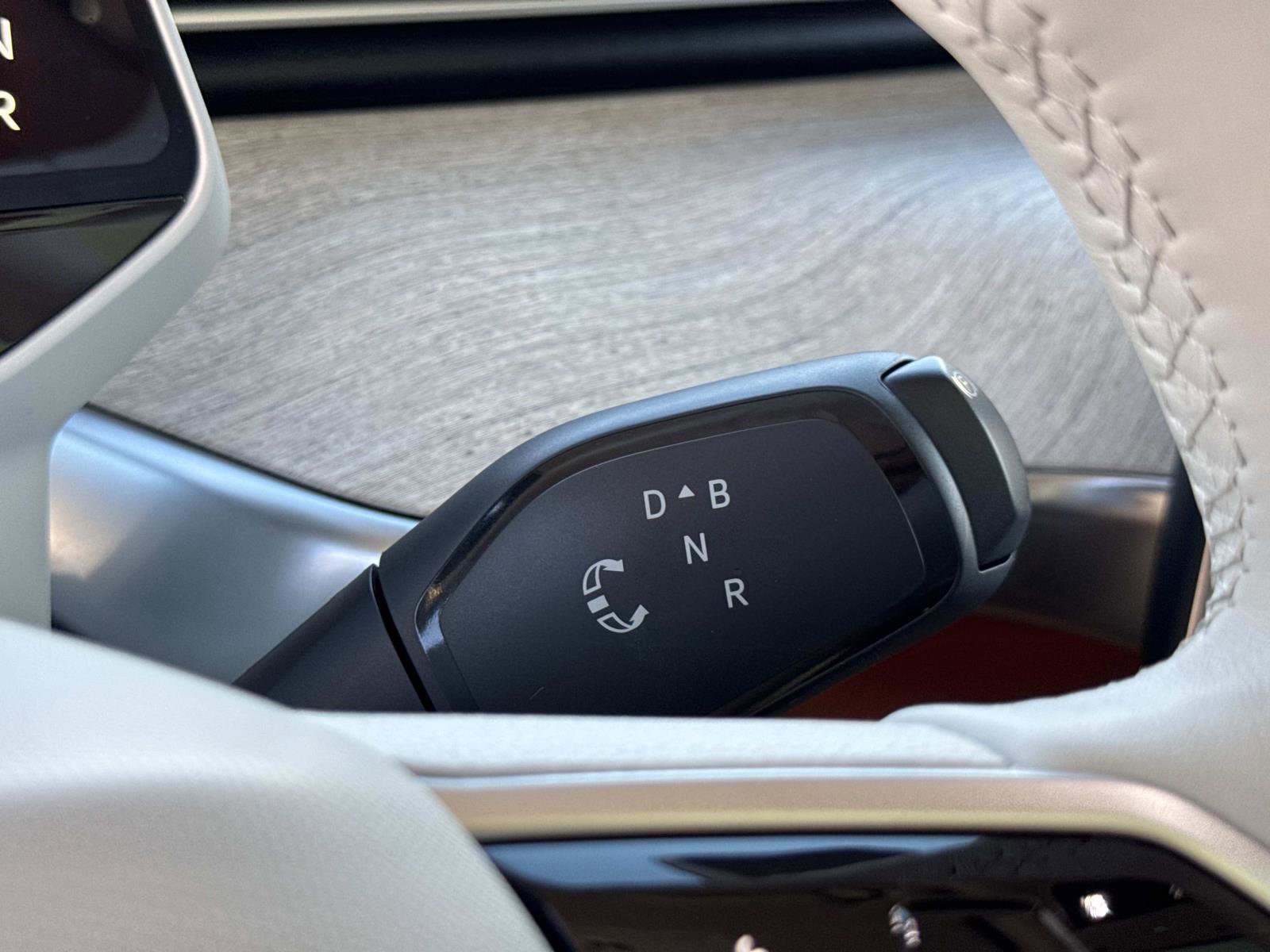 Used 2025 Volkswagen ID. Buzz 1st Edition image 12