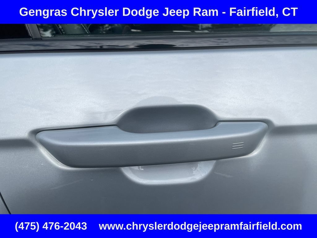 Used 2023 Jeep Grand Cherokee L Altitude AWD/4WD image 15