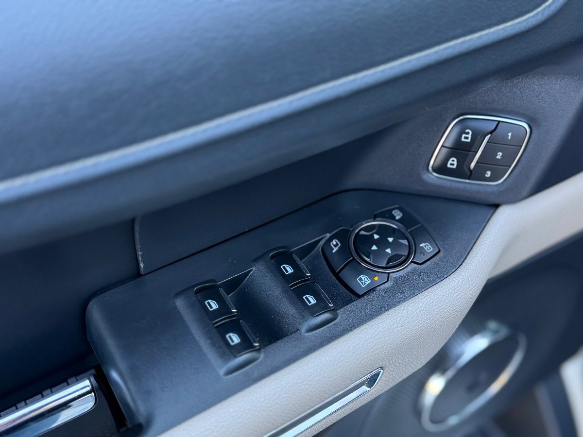 Used 2024 Ford Expedition Max XLT image 12