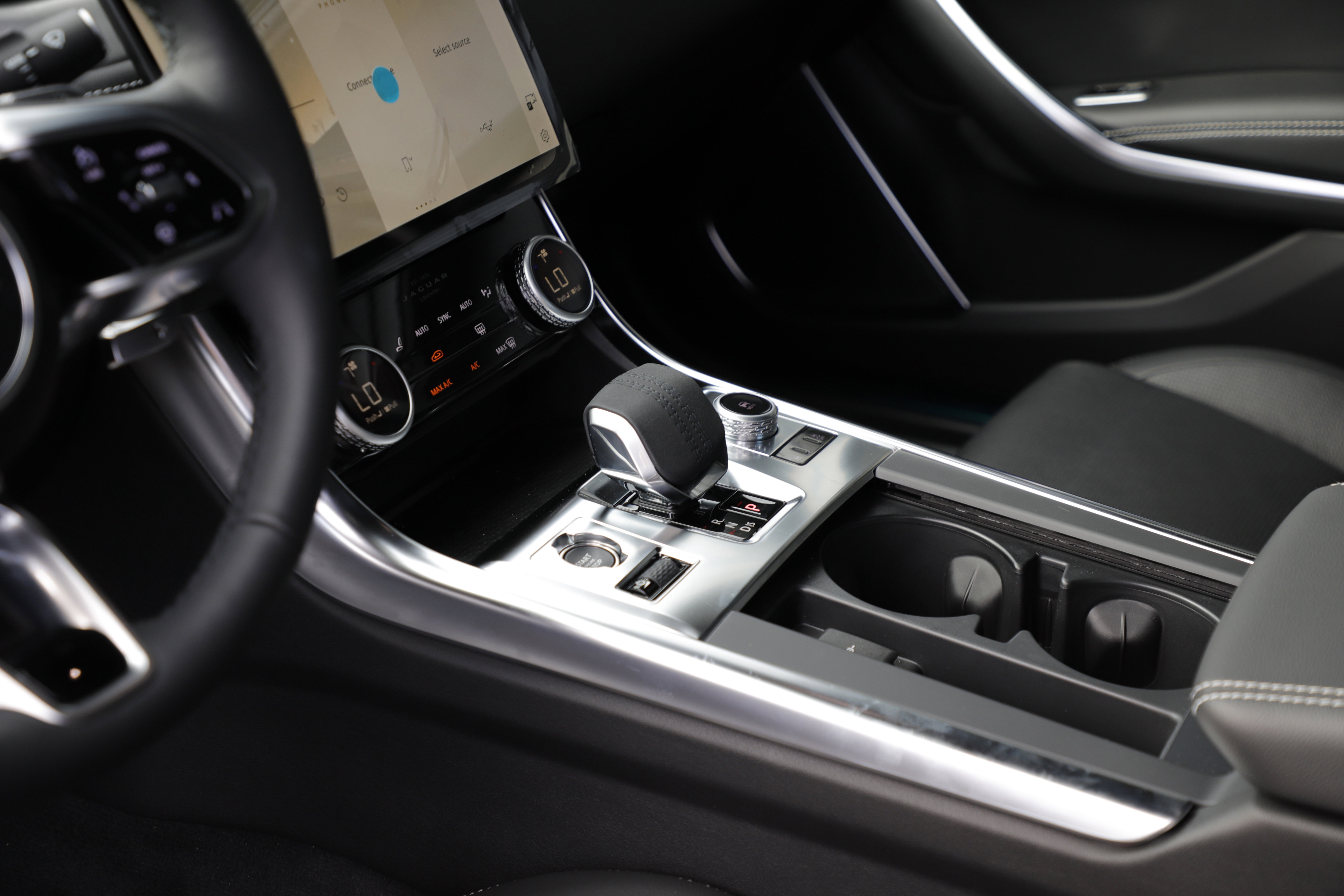 New 2024 Jaguar XF R-Dynamic SE image 21