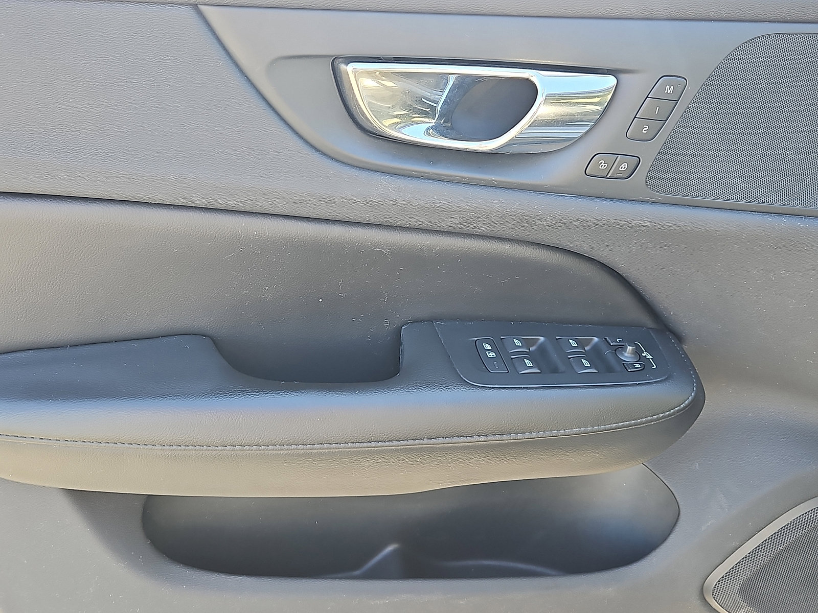 Used 2020 Volvo S60 T6 Momentum w/ Protection Package image 13