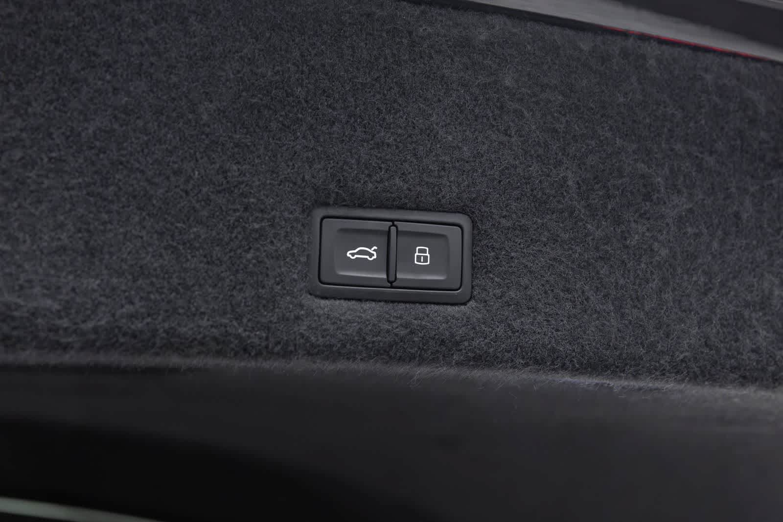 Used 2022 Lamborghini Urus AWD/4WD image 45