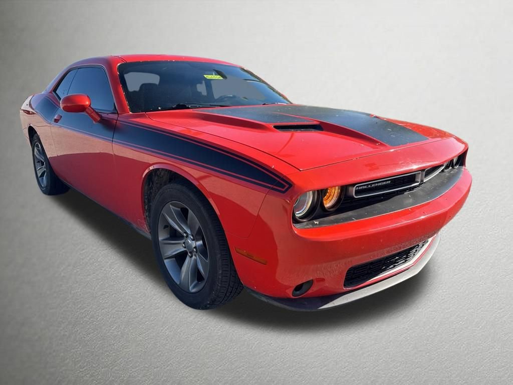 Used 2019 Dodge Challenger SXT RWD image 1