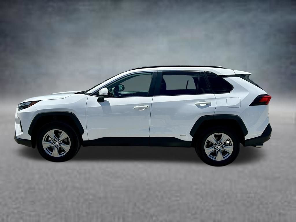 Used 2025 Toyota RAV4 XLE AWD/4WD image 9